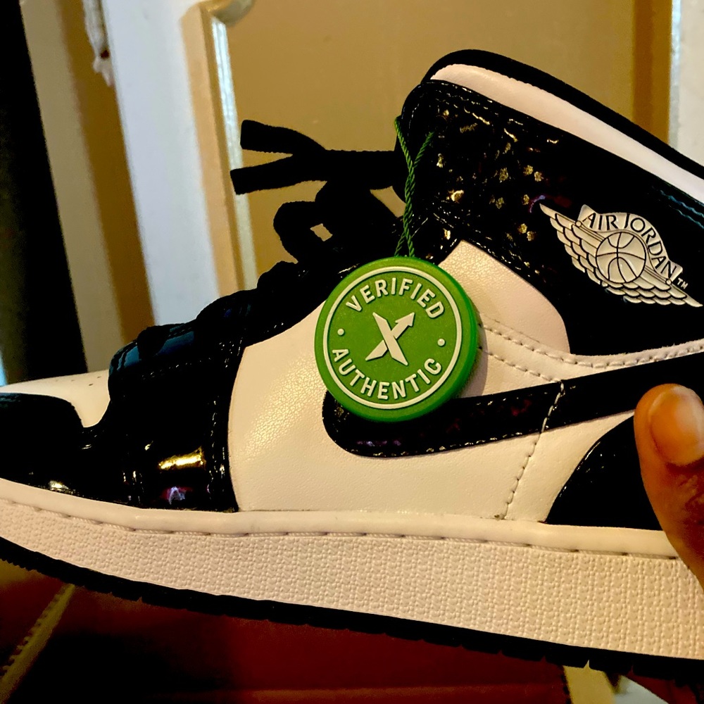 Black and white mids from stock x size 5 in kids just bought
